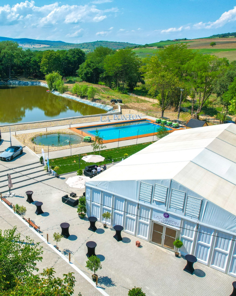 Vedere panoramică cu locația La Ponton Gârbova