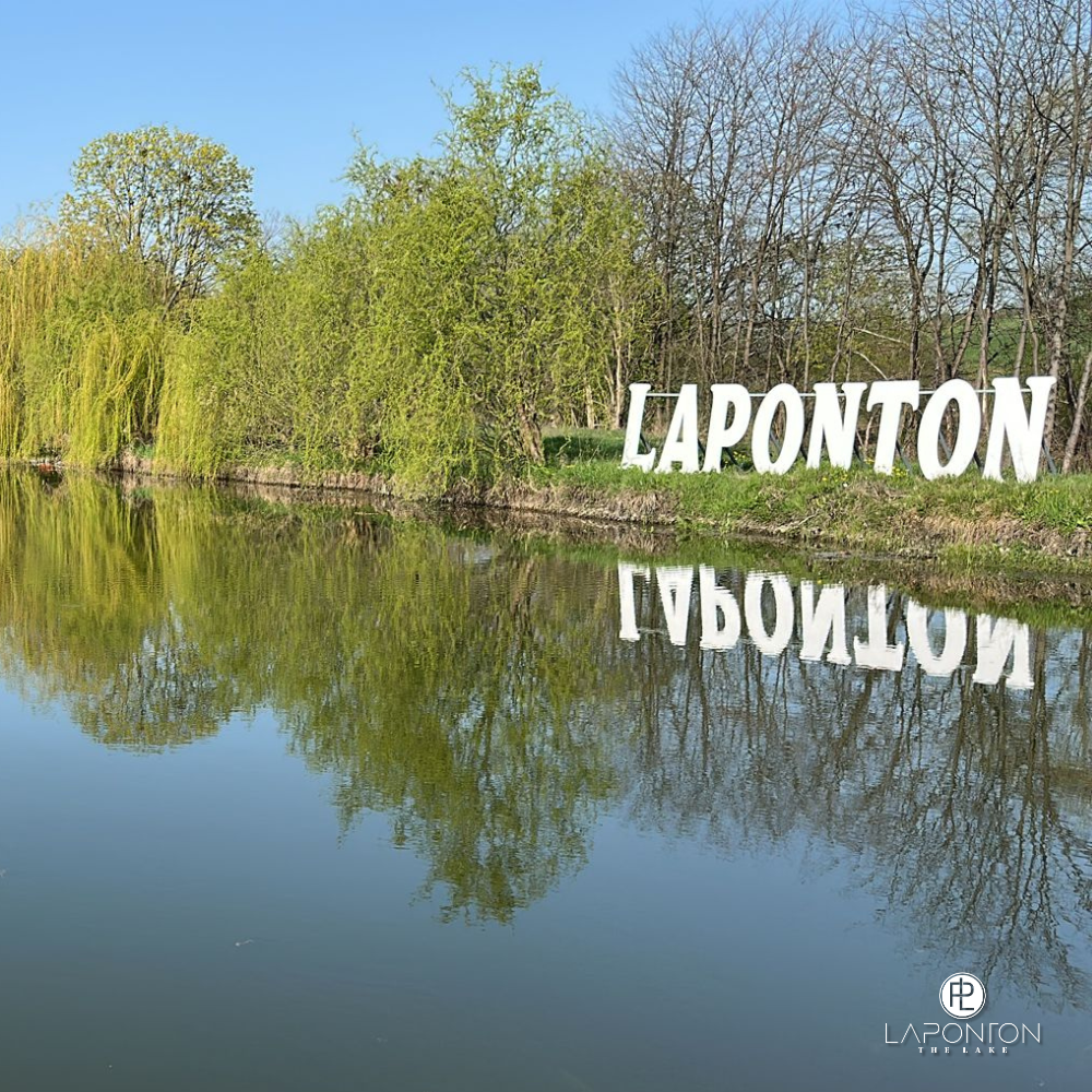 Cadru cu lacul natural de la Ponton Gârbova.