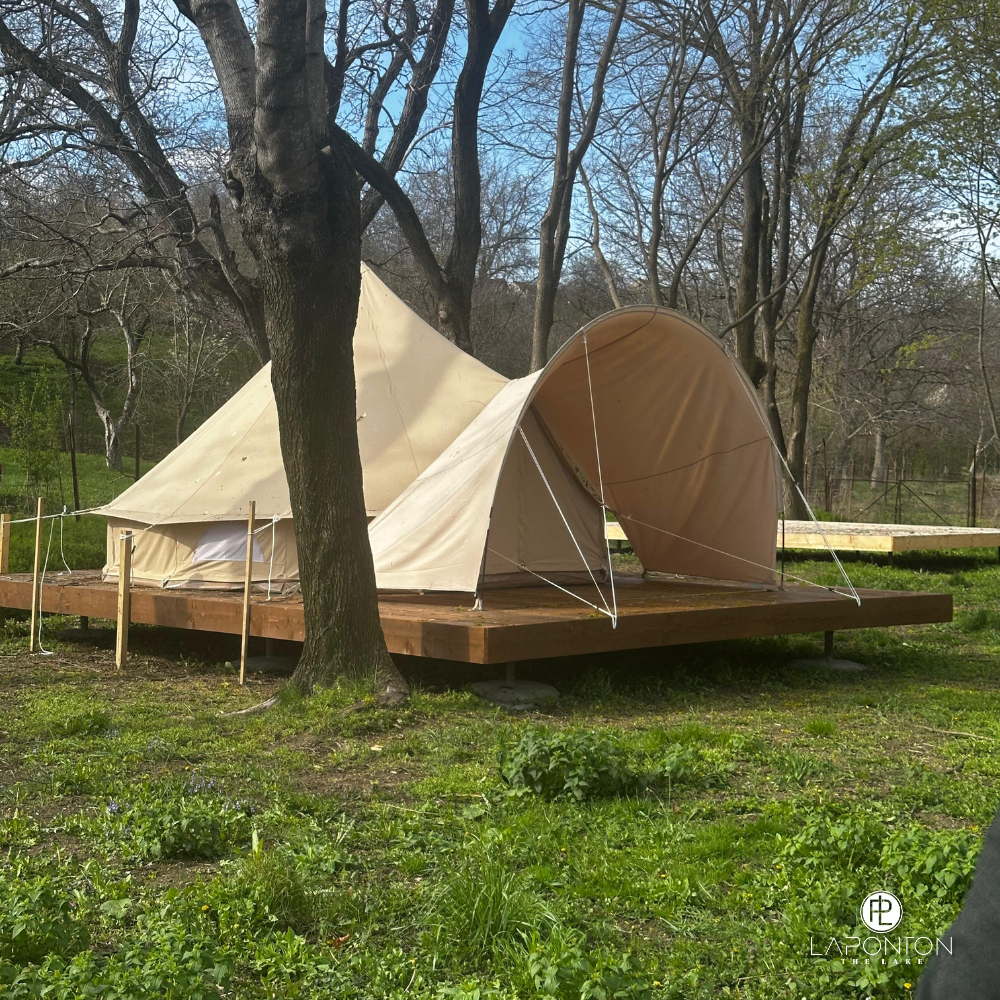 Cort glamping în natură, cazare alternativă La Ponton Gârbova.